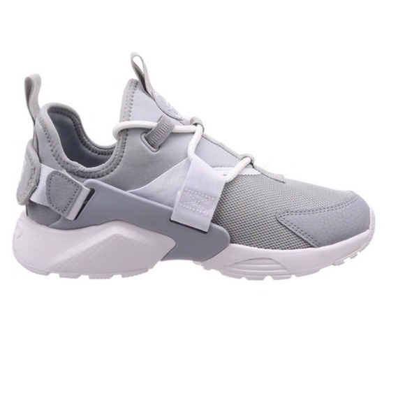 Nike Shoes - 🔥sale🔥 Nike Air Huarache City Low - 10.5